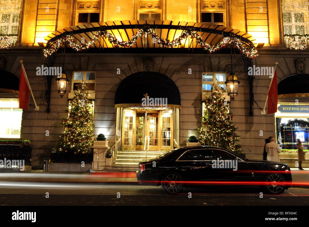 Rolls-Royce Ghost stationné à l'extérieur de la rue Arlington entrée du Ritz Hotel, Londres, Royaume-Uni. Banque D'Images