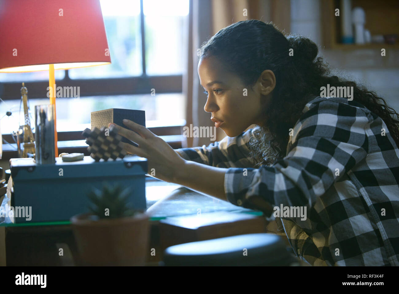 Escape Room est un film d'horreur américain 2019 réalisé par Adam Robitel et écrit par Bragi F. Schut et Maria Melnik. Le film stars Logan Miller, Deborah Ann Woll, Taylor Russell, Tyler Labine, Jay Ellis, et Nik Dodani, et suit un groupe de personnes qui sont envoyés pour parcourir une série de chambres s'échapper. Cette photo est pour un usage éditorial uniquement et est l'auteur de la société film et/ou le photographe attribué par le film ou la société de production et ne peut être reproduite que par des publications dans le cadre de la promotion du film ci-dessus. Un crédit obligatoire de la société film est requis Banque D'Images