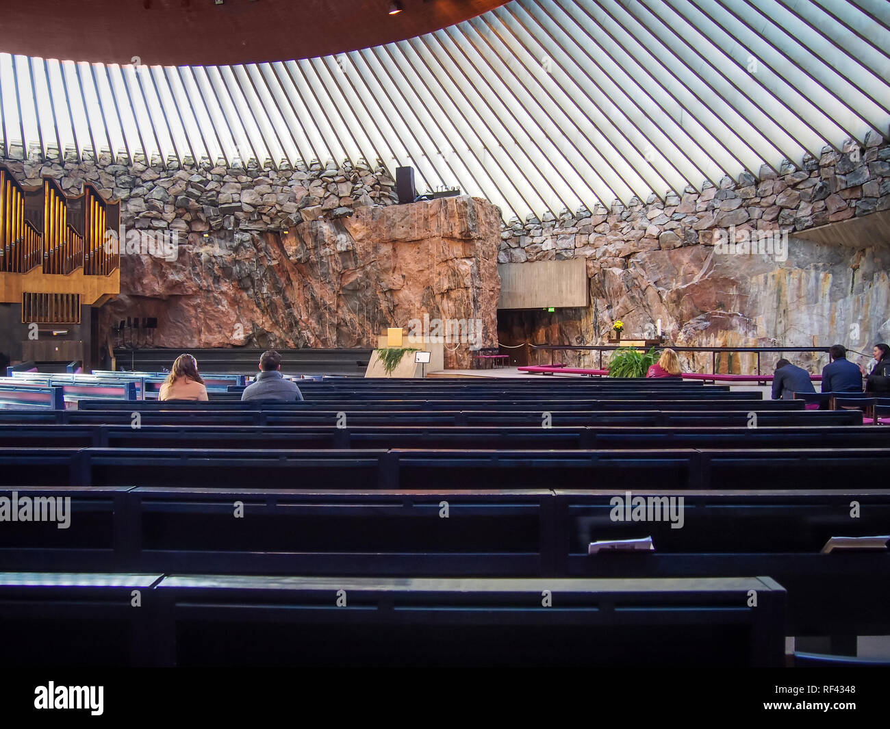 HELSINKI, FINLANDE-MARS 27, 2016 : l'intérieur de l'église Temppeliaukio (aka Église du Rock et Rock Church) par les architectes Timo et Tuomo Suomalainen Banque D'Images