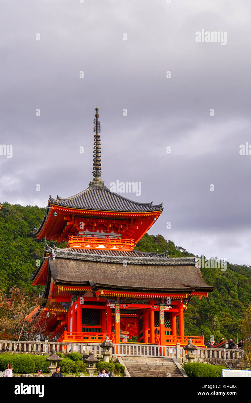 Officiellement, le Kiyomizu-dera Otowa-san Temple Kiyomizu-dera, temple bouddhiste est un organisme indépendant dans l'est de Kyoto, Japon Banque D'Images