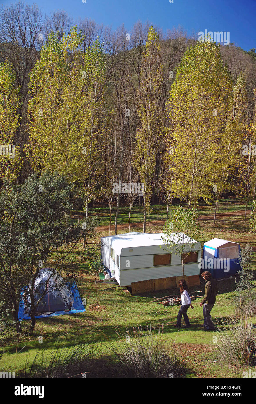 Le Parc Naturel de la Sierra Norte - Camping Batan de las Monjas. San Nicolas del Puerto. Province de Séville. Région de l'Andalousie. L'Espagne. L'Europe Banque D'Images