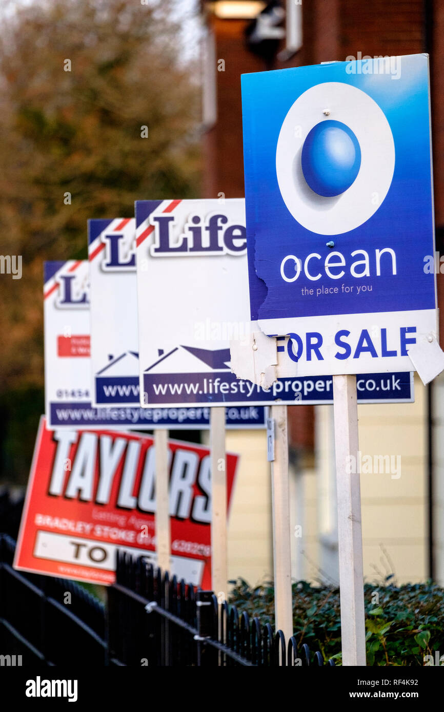 UK marché du logement. pour les ventes d'une signalisation bradley stoke. sud glos Banque D'Images