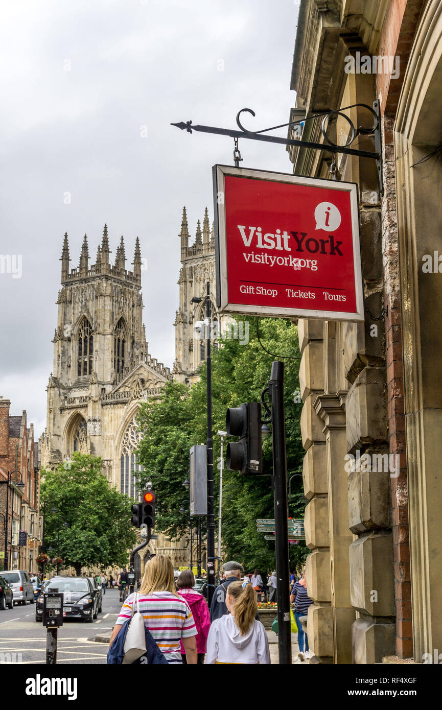 Museum Street, York, North Yorkshire, Angleterre, Royaume-Uni. Banque D'Images