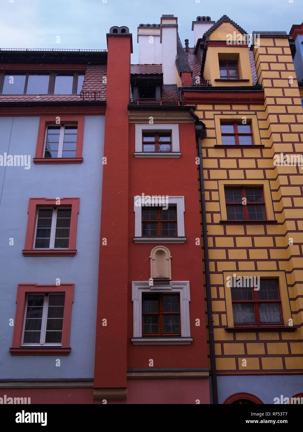 Bâtiments colorés et historique de Wroclaw, Pologne. Il neige à la légère. Banque D'Images