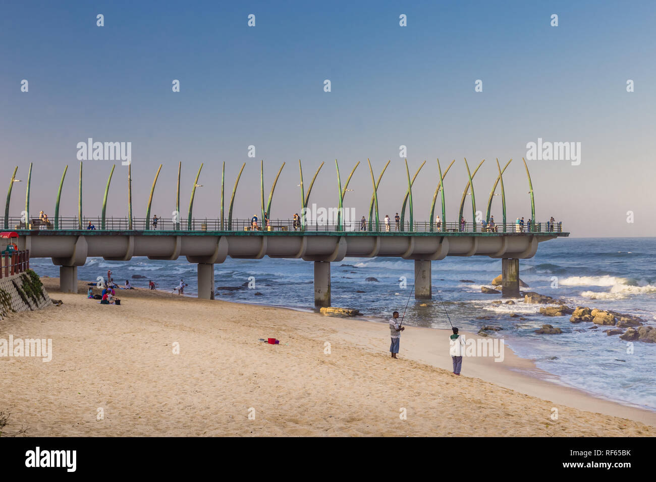 Umhlanga Rocks, Afrique du Sud, le 30 août 2016 : baleine Pier. Banque D'Images