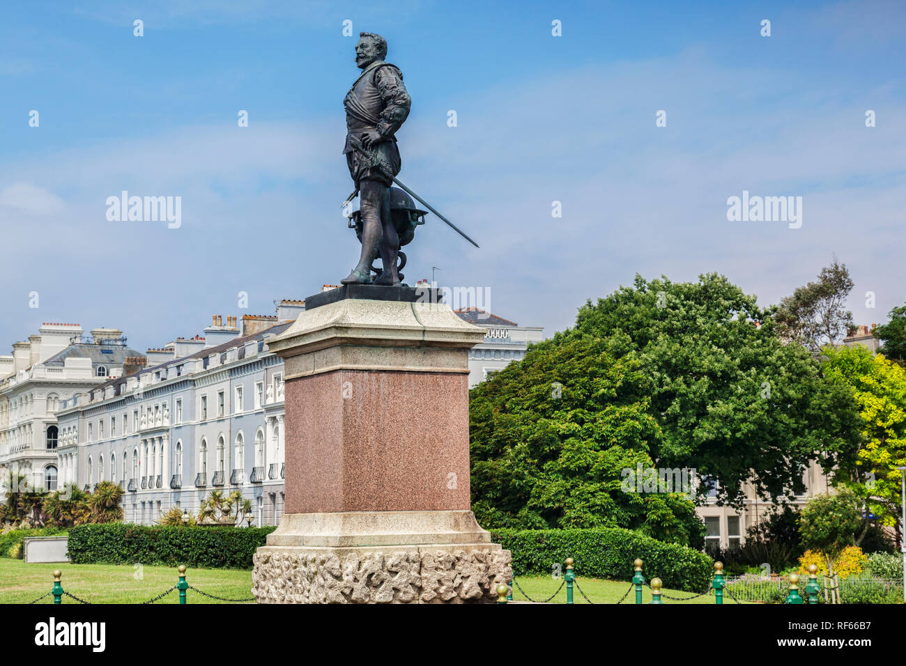 Statue de Sir Francis Drake par Joseph Boehm, mis sur Plymouth Hoe en 1884. Banque D'Images