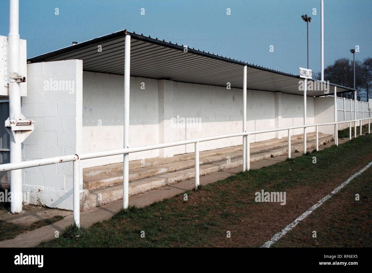 Surface couverte à Glapwell FC Football Ground, Hall Corner, Glapwell, Bolsover, Derbyshire, photographié le 9 mars 1997 Banque D'Images