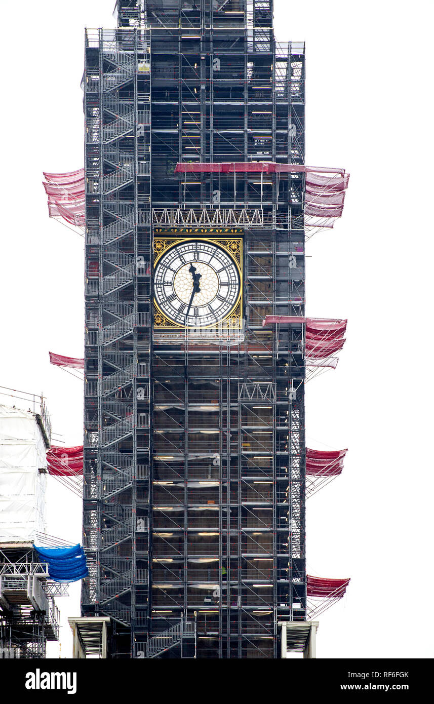 Travaux de rénovation en cours sur les chambres du Parlement et Big Ben clock tower Westminster London UK Banque D'Images