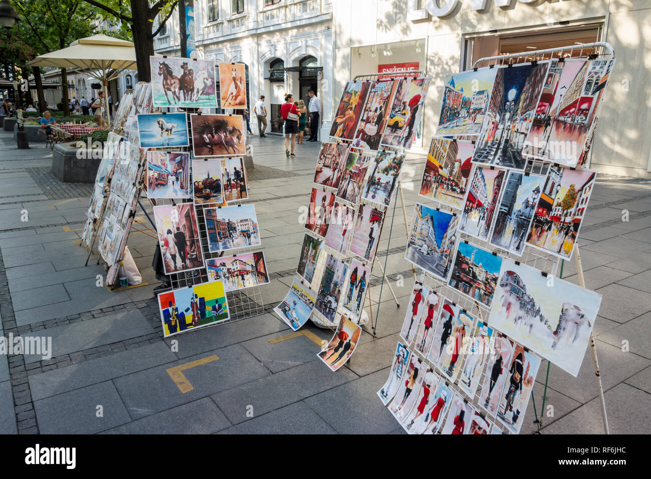 Les vendeurs de rue, des peintres et des touristes à la rue Knez Mihajlova à Belgrade, Serbie Banque D'Images