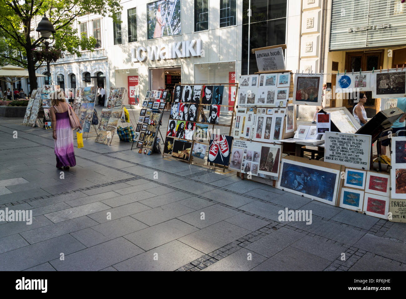 Les vendeurs de rue, des peintres et des touristes à la rue Knez Mihajlova à Belgrade, Serbie Banque D'Images
