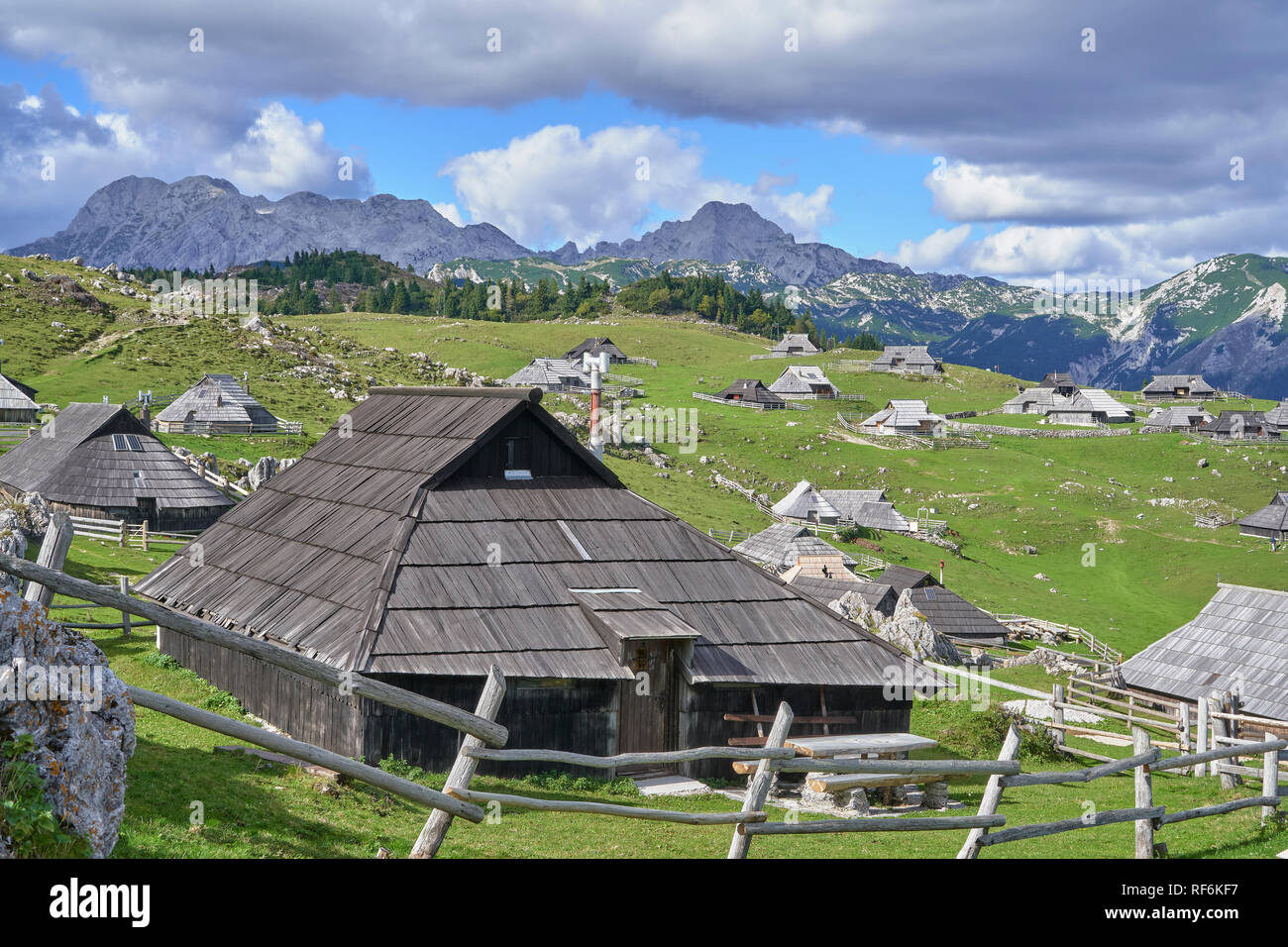 Éleveurs traditionnels refuges sur Velika Planina, Kamnik, Slovénie, Gorenjska Banque D'Images