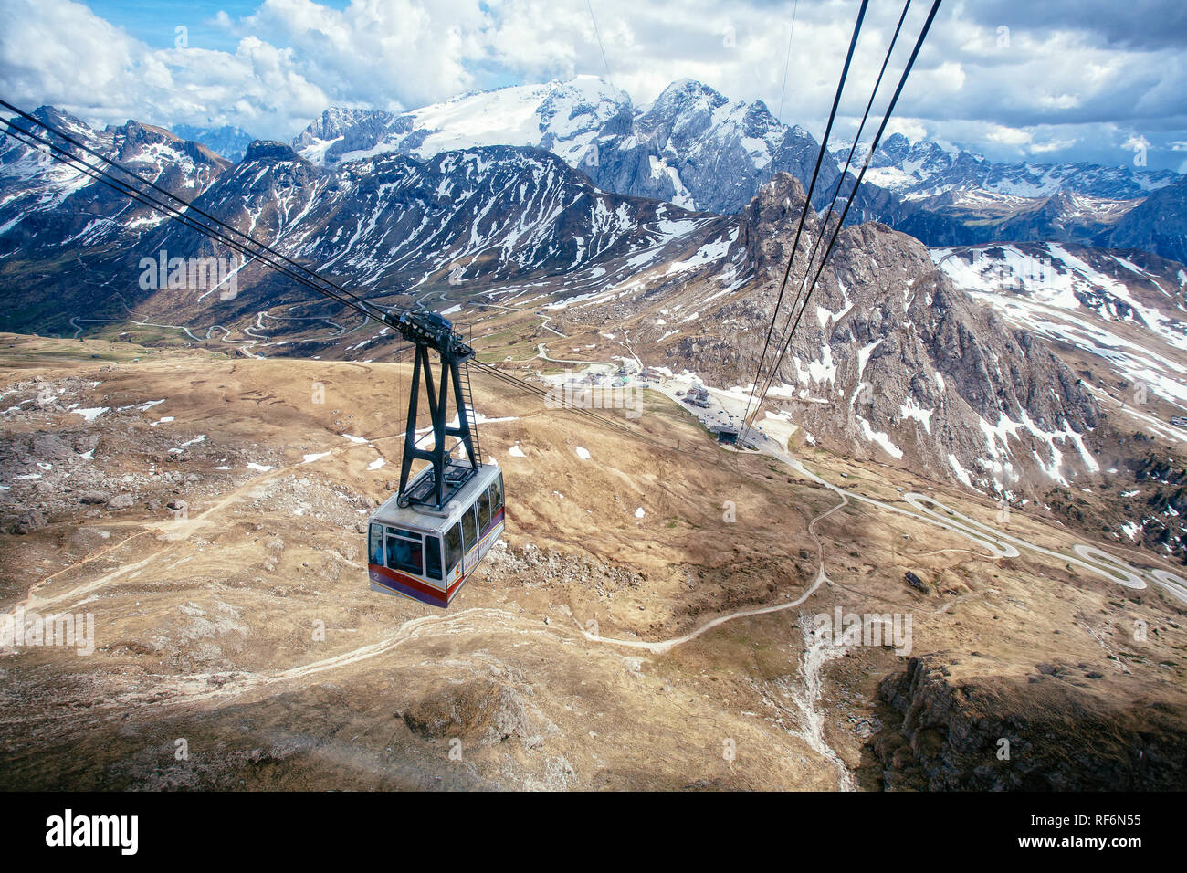 En gondole à Sass Pordoi Dolomites italiennes, Banque D'Images