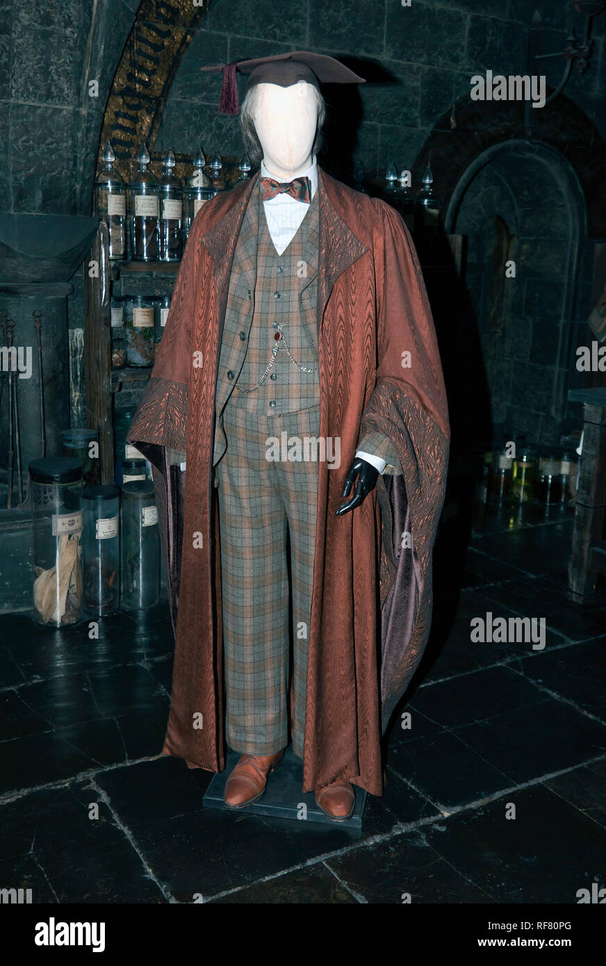 Costume porté par Jim Broadbent, jouer Horace Slughorn dans Harry Potter et le Prince de Sang-Mêlé et Harry Potter et les Reliques - Partie II. Banque D'Images