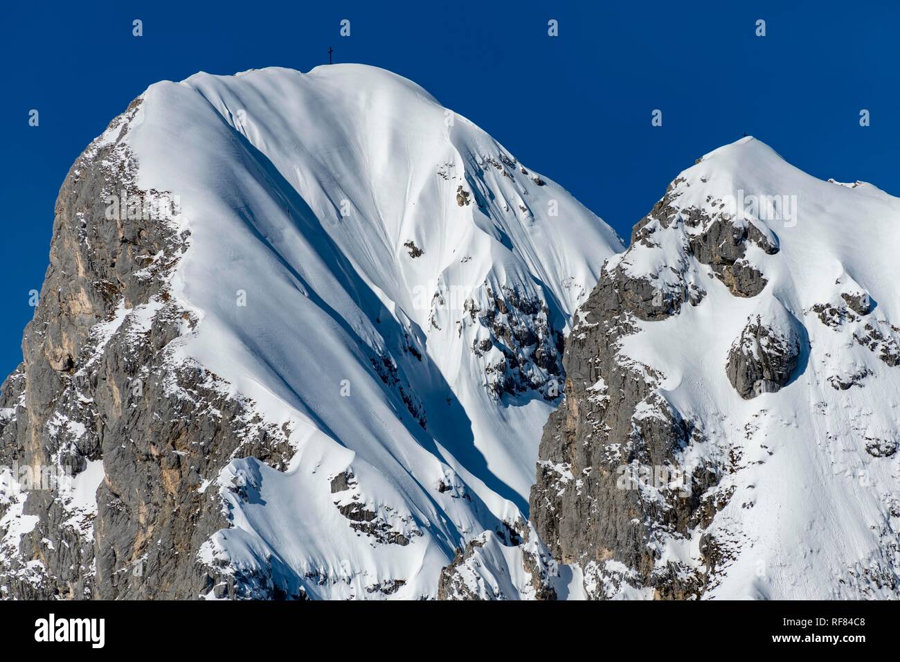 Sommet recouvert de neige de l'Köllenspitze, Reutte, Tyrol, Autriche, Ausserfern Banque D'Images