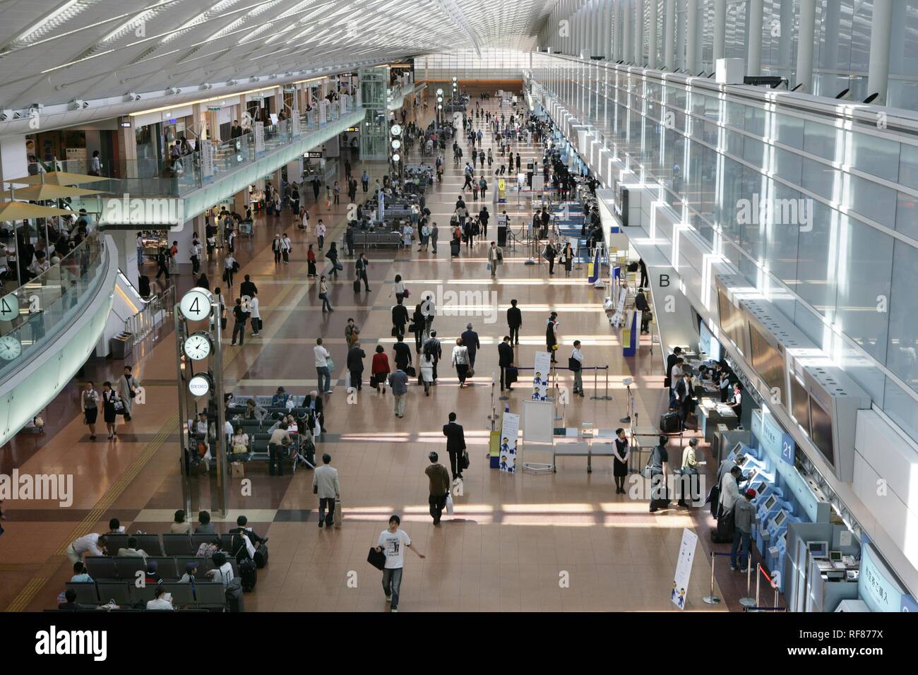 L'aéroport d'Haneda. La borne 2 Départ et arrivée dans le hall, Tokyo, Japon, Asie Banque D'Images