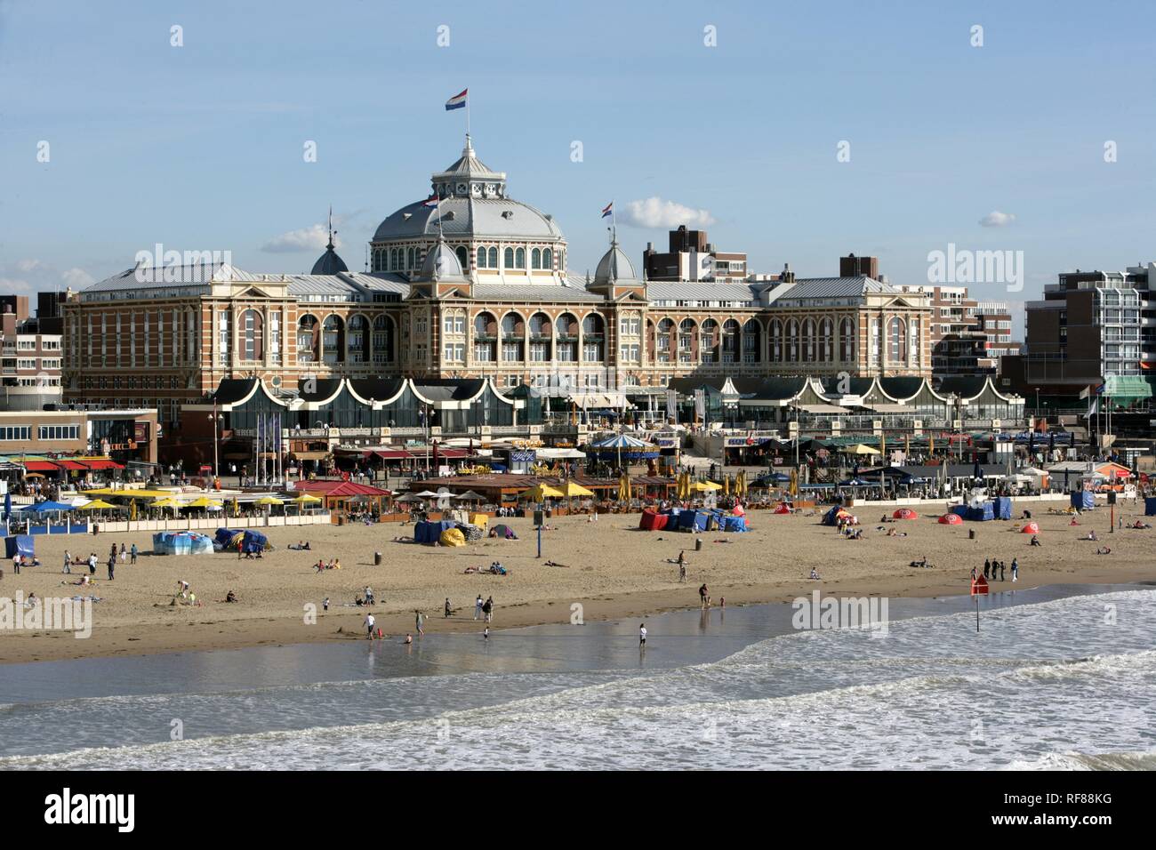Promenade de la plage et de l'hôtel Kurhaus, Scheveningen, à La Haye, aux Pays-Bas, en Europe Banque D'Images
