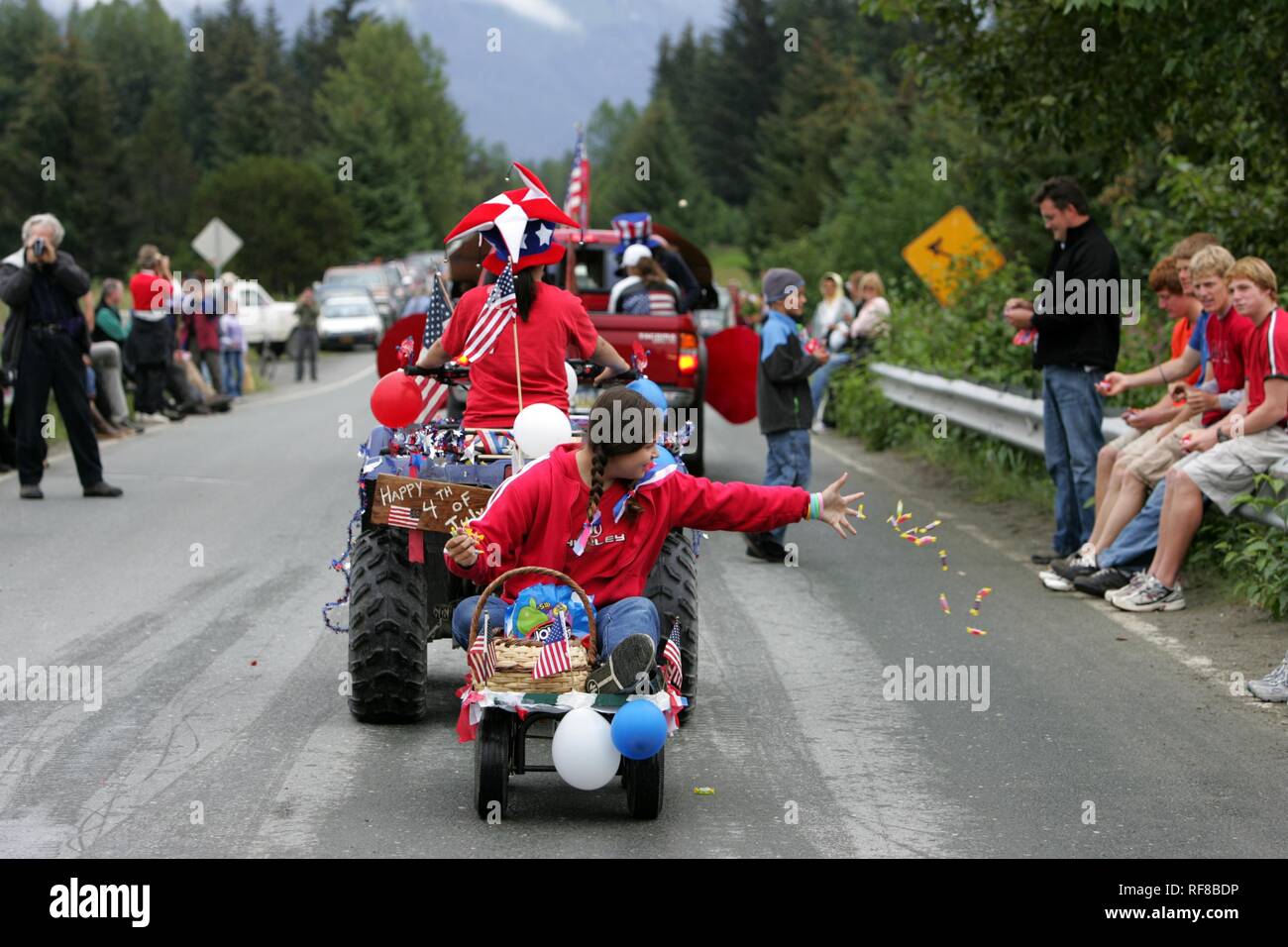 Parade, célébrations du 4 juillet (date de l'indépendance) à Gustavus : population 400, Alaska, USA, Amérique du Nord Banque D'Images