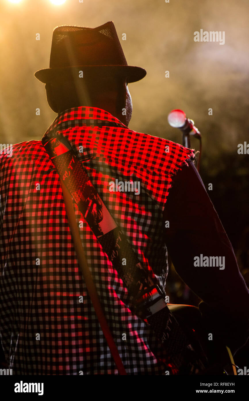 Oliver Mtukudzi était un musicien et militant des droits de l'homme et Ambassadeur itinérant de l'UNICEF pour l'Afrique australe. Sep 22, 1952 - Mai 23, 2019 Banque D'Images