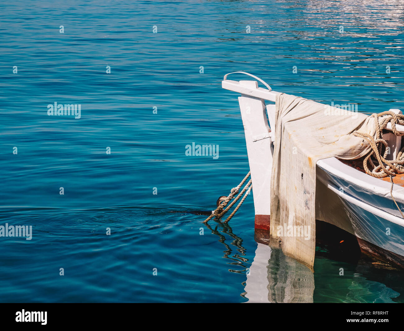 Vue détaillée d'un bateau de pêche traditionnel grec à Limenas, Port de l'île de Thasos Banque D'Images