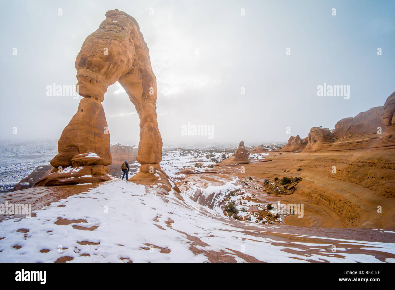 L'hiver est le moment idéal pour visiter Arches National Park dans l'Utah, où le parc est moins bondé et il y a une chance de neige recouvrent le paysage Banque D'Images