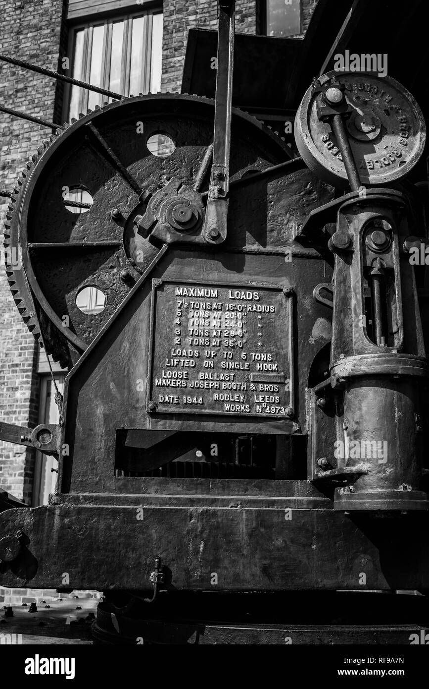 Grue à vapeur historique à Gloucester Docks Banque D'Images