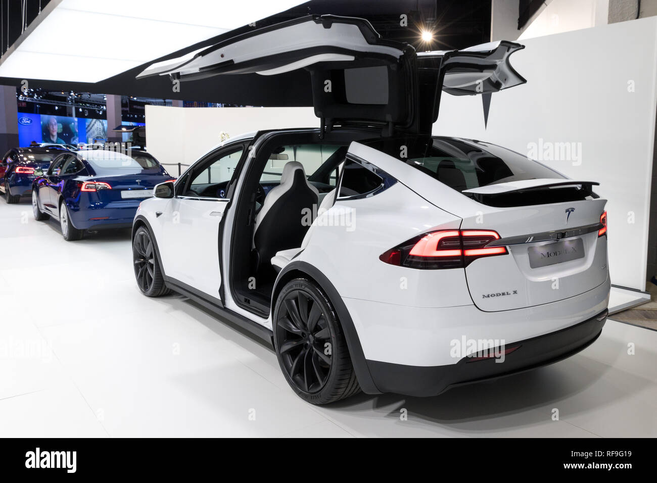 Tesla model x salon deals