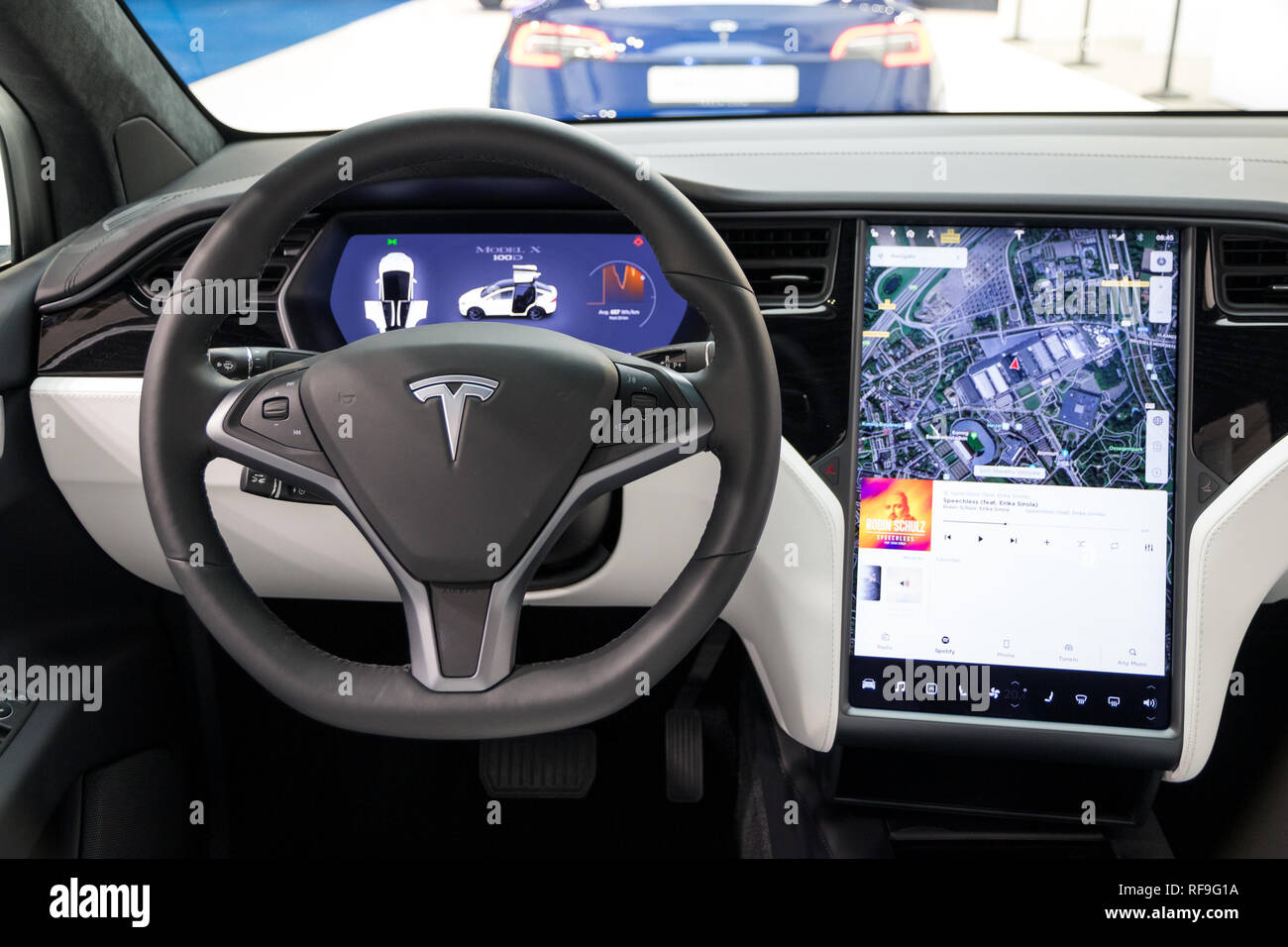 Bruxelles - Jan 18, 2019 : Intérieur de la Tesla Model X voiture électrique de luxe dans la vitrine à la 97ème Salon Automobile de Bruxelles 2019 Autosalon. Banque D'Images