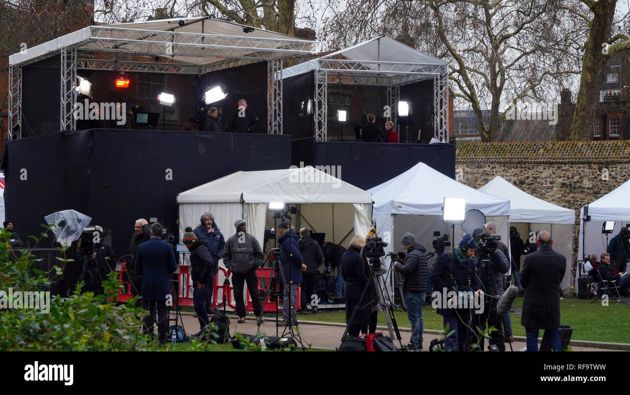 Londres, Angleterre, 16 Jan 2019. Médias / journalistes à l'extérieur du parlement britannique - rapports sur Brexit. Banque D'Images