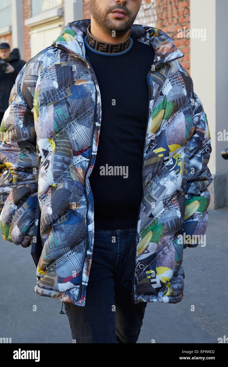 MILAN, ITALIE - 14 janvier 2019 : l'homme avec col roulé et veste  rembourrée Fendi Fendi avant fashion show, Milan Fashion Week street style  Photo Stock - Alamy