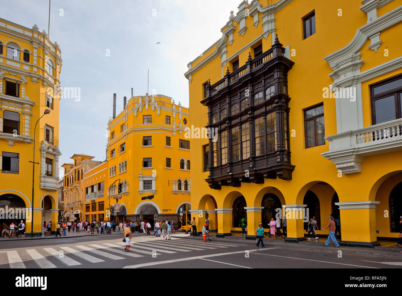 La plaza de Armas et les édifices à Lima, Pérou Banque D'Images