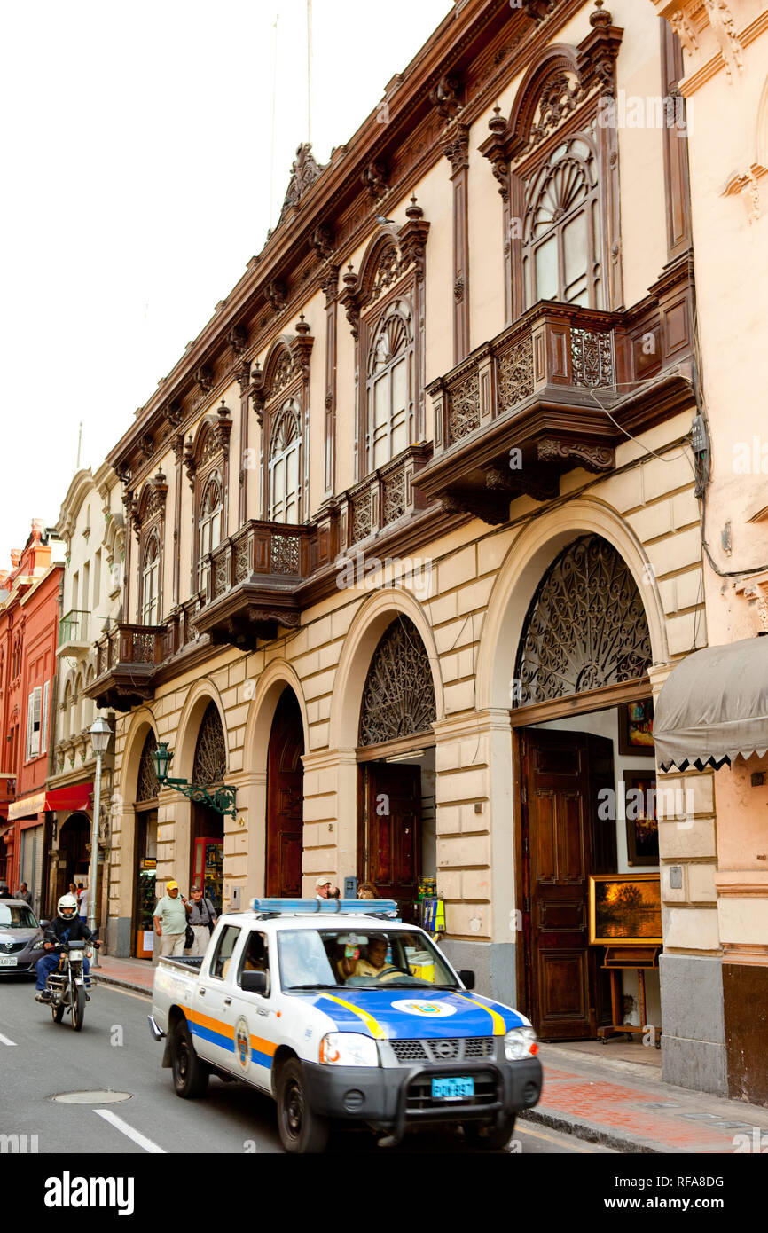 Balcons dans Lima considéré comme héritage de l'humanty protégée par l'Unesco Banque D'Images