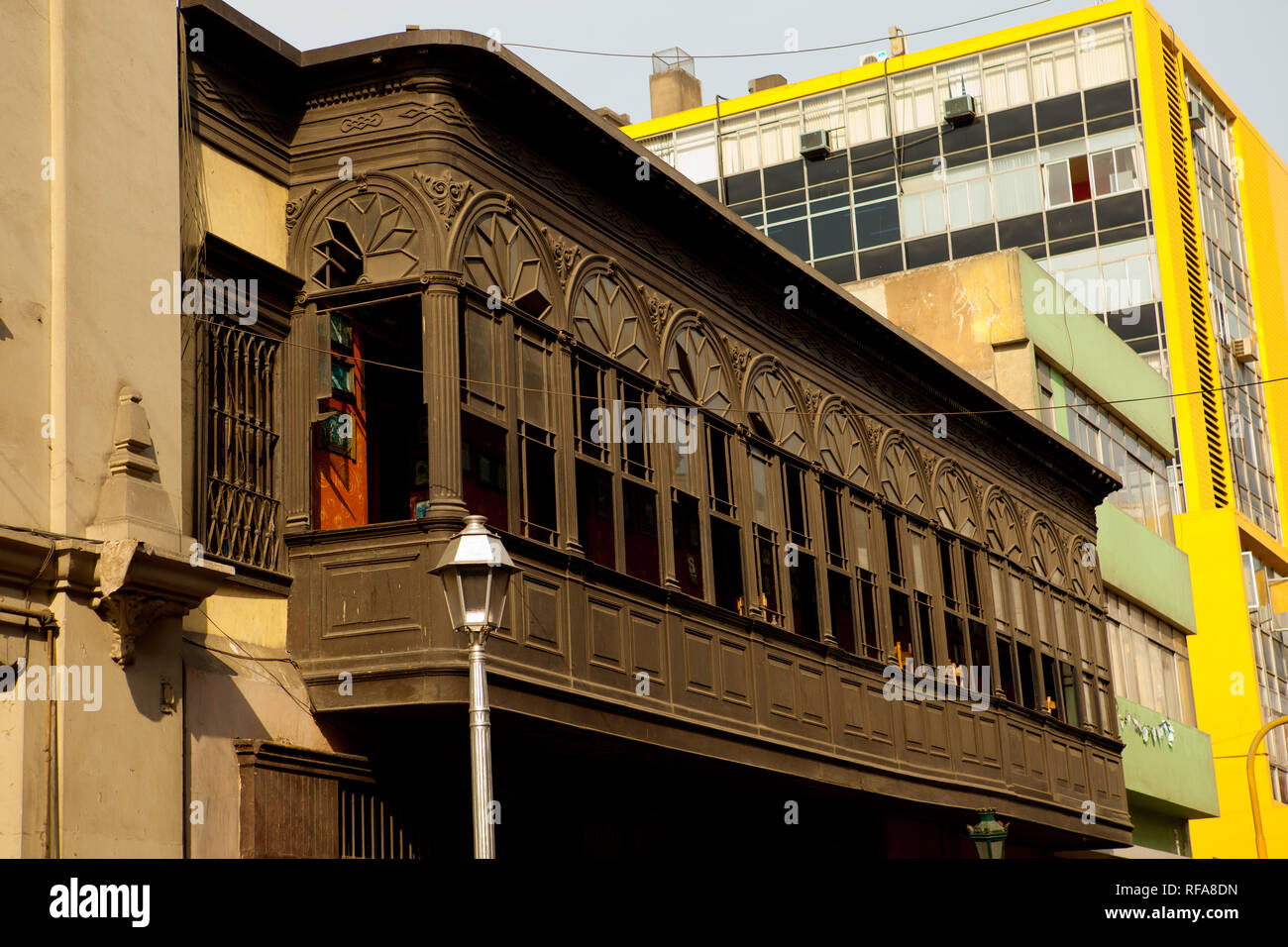 Balcons dans Lima considéré comme héritage de l'humanty protégée par l'Unesco Banque D'Images