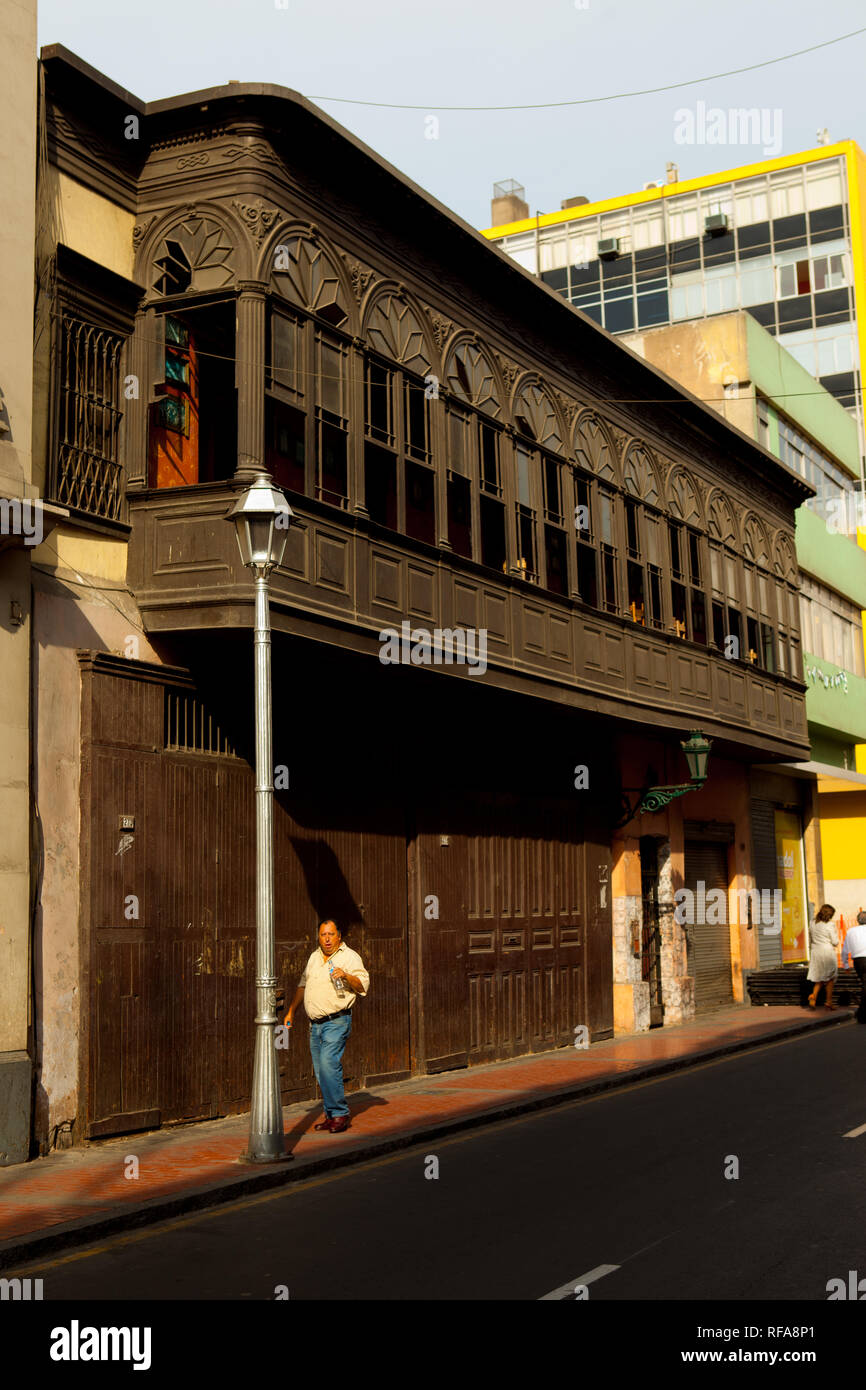 Balcons dans Lima considéré comme héritage de l'humanty protégée par l'Unesco Banque D'Images