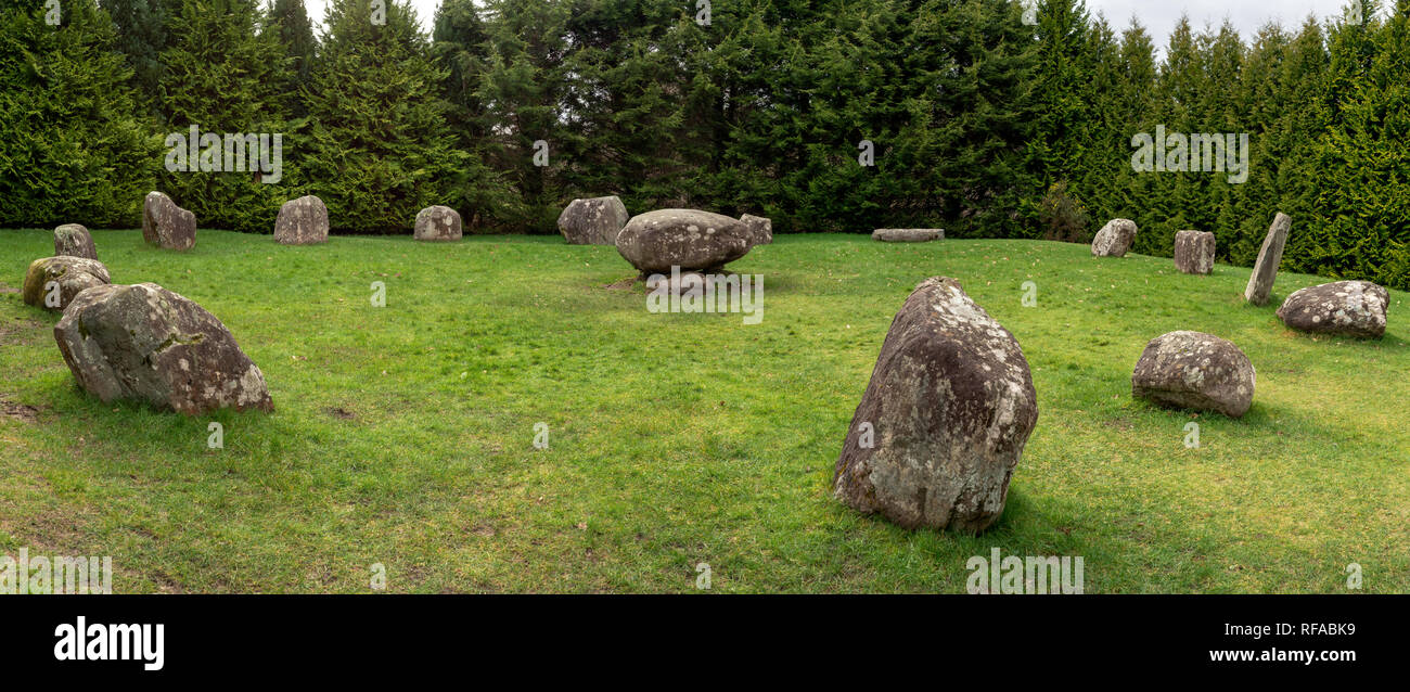 Kenmare Stone Circle aux shrubberies comme site historique du lieu mystérieux de culte de l'âge de bronze. Kenmare, Comté de Kerry, Irlande. Banque D'Images