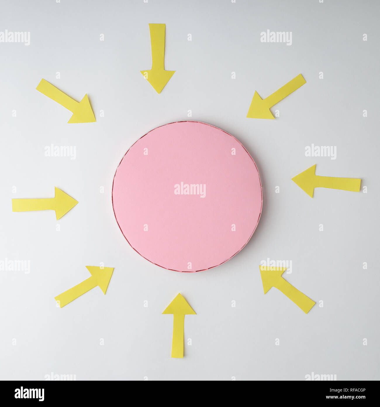 Flèches de papier en couleur et circle Banque D'Images
