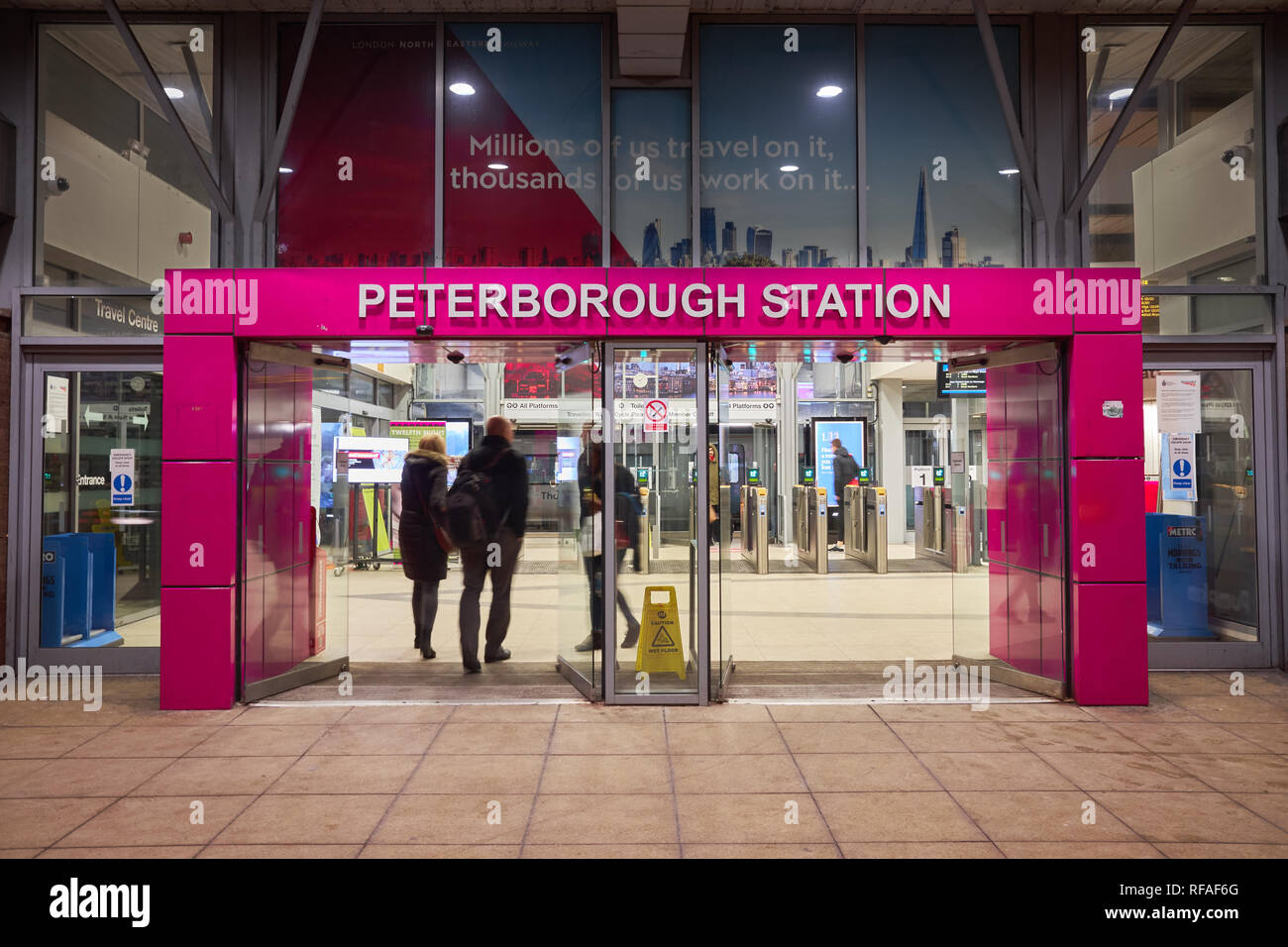 Entrée principale de la gare de Peterborough, en Angleterre. Banque D'Images
