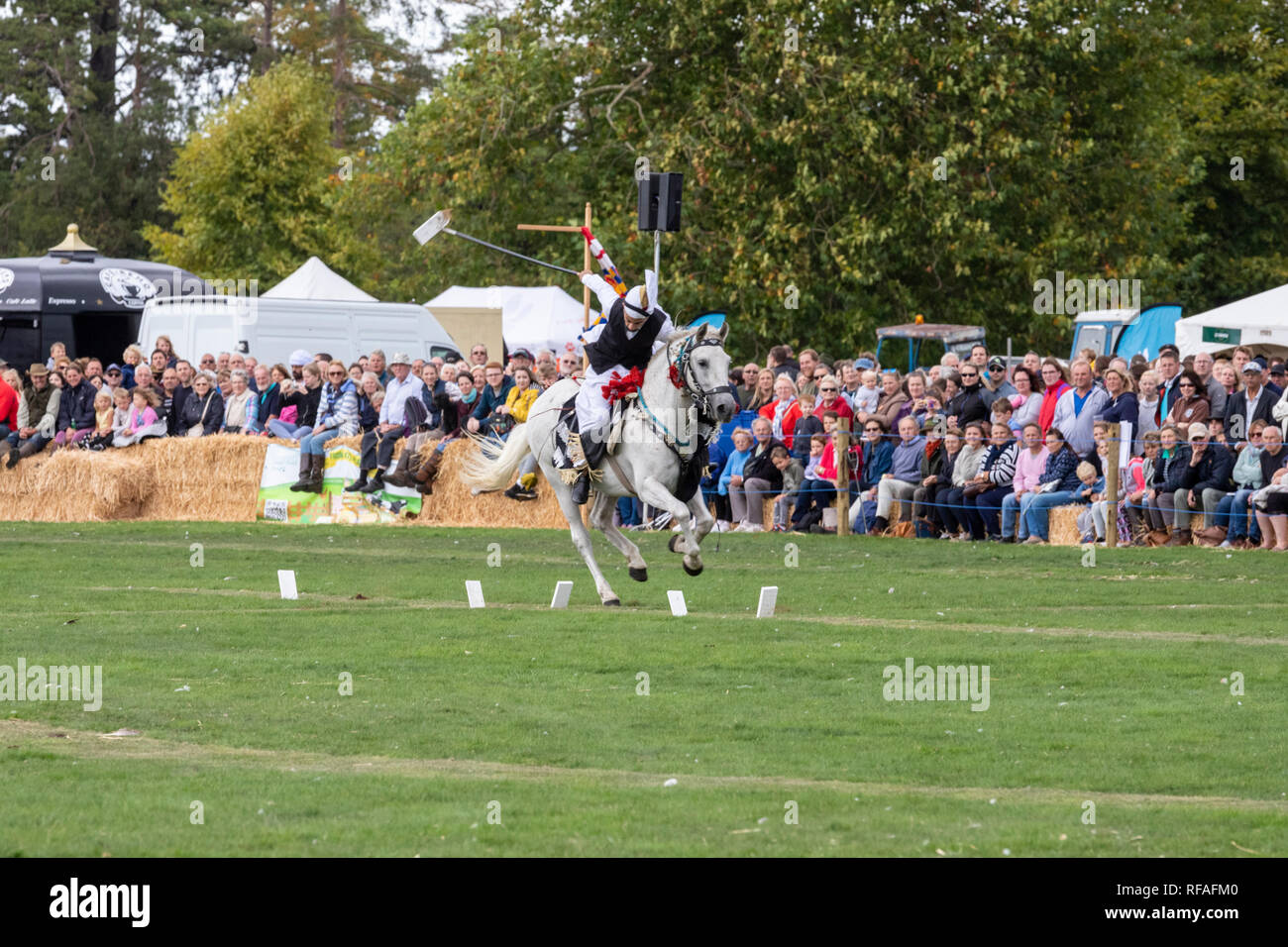 Une démonstration de l'arrimage de la tente à cheval à l'Frampton Country Fair 2018 tenue à Frampton, Cour Frampton sur Severn, Gloucestershire UK Banque D'Images