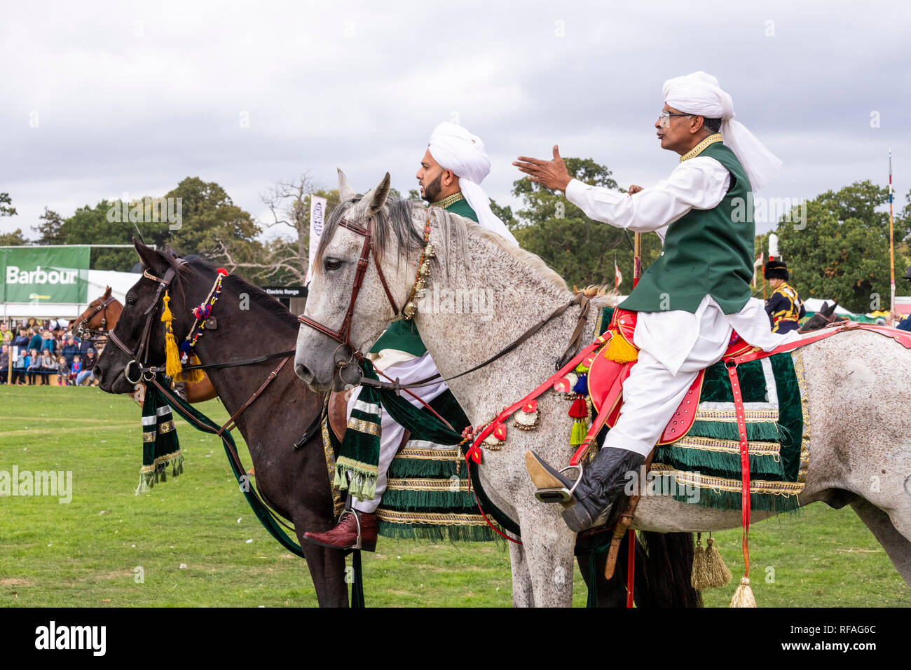 L'investiture du Pakistan le Prince Malik Lancers donnant une démonstration de l'arrimage de la tente à cheval à l'Frampton Country Fair 2018 tenue à Framp Banque D'Images