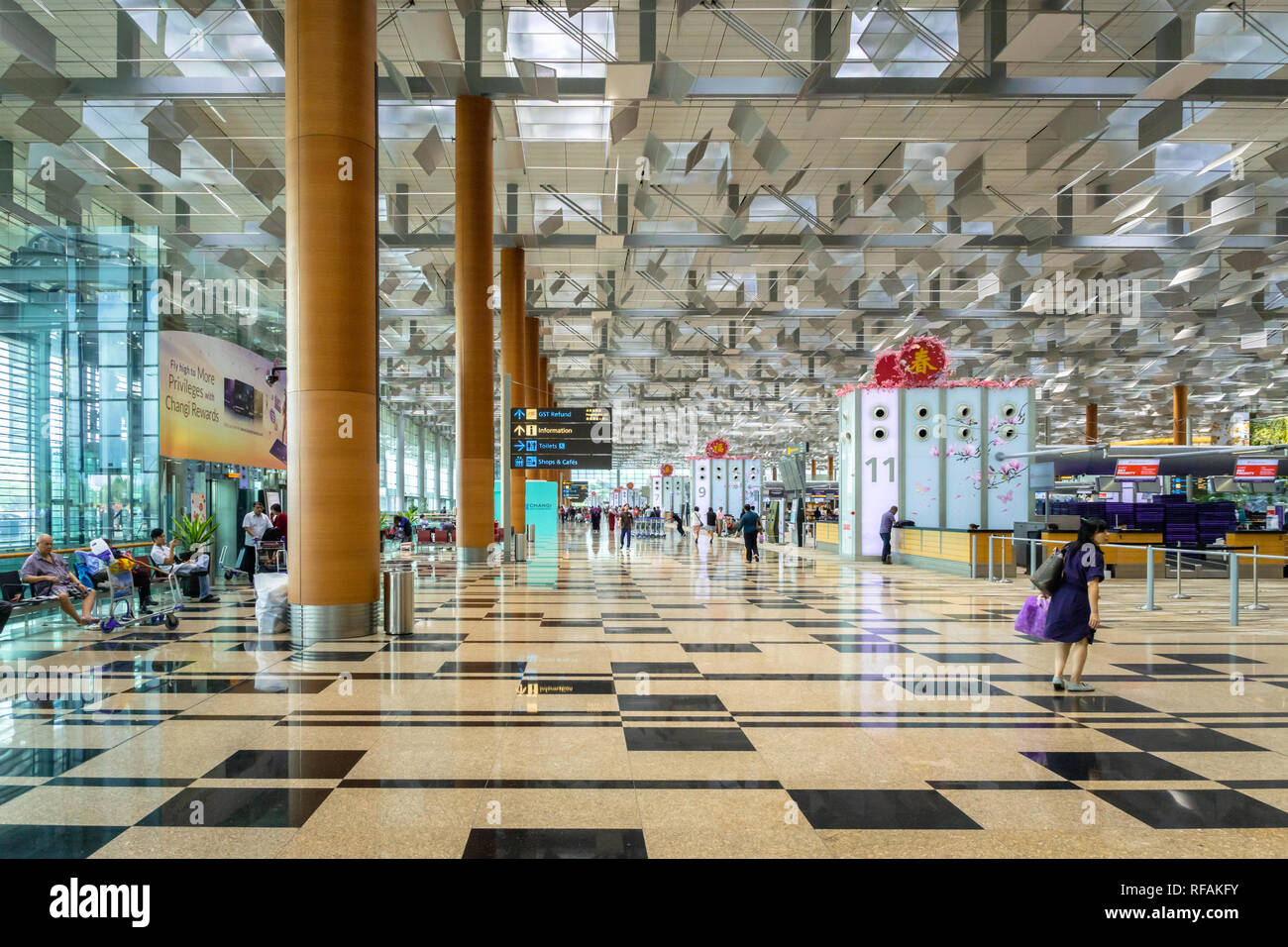 Singapour - Janvier 2019 : l'aéroport de Singapour Changi architecture et passagers. Singapour. L'aéroport de Changi est l'un des plus grands aéroports en Asie. Banque D'Images