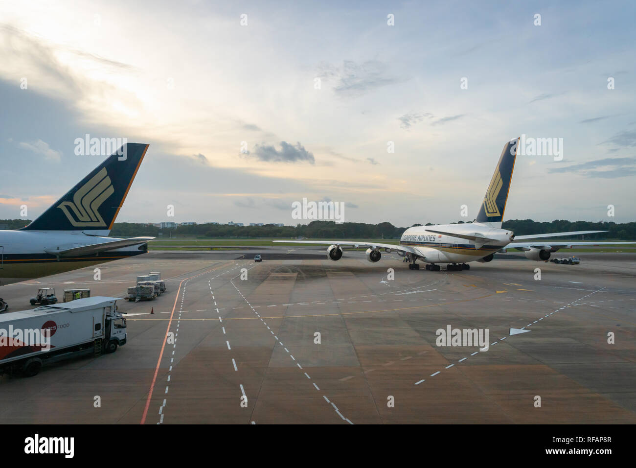 Singapour - Janvier 2018 : Singapore Airlines avion sur la piste de l'aéroport Singapour Changi. Singapore Airlines est la compagnie aérienne porte-drapeau Banque D'Images