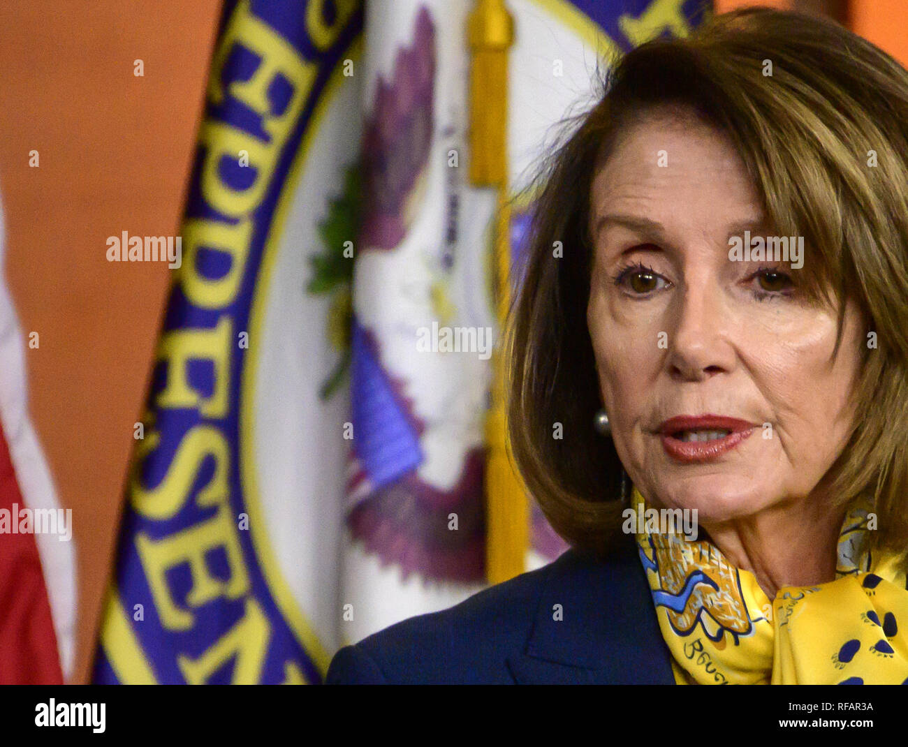 Washington, District de Columbia, Etats-Unis. 24 Jan, 2019. Le président de la Chambre des représentants des Etats-Unis Nancy Pelosi (démocrate de Californie) effectue sa conférence de presse hebdomadaire dans le Capitole à Washington, DC le jeudi 24 janvier 2019. L'orateur a répondu aux questions sur la fermeture du gouvernement partiel Crédit : Ron Sachs/CNP/ZUMA/Alamy Fil Live News Banque D'Images