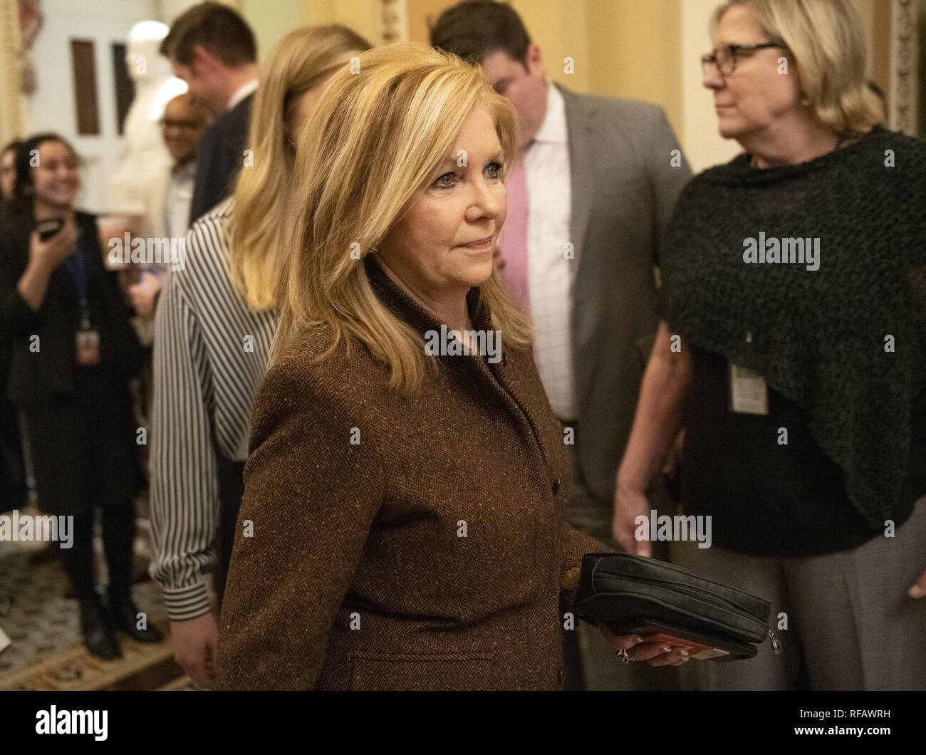 Washington, District de Columbia, Etats-Unis. 24 Jan, 2019. Sénateur des États-Unis Marsha Blackburn (républicain du Tennessee) Promenades à la salle du Sénat pour deux voix, sur la législation de rouvrir le gouvernement dans le Capitole à Washington, DC le jeudi 24 janvier 2019. Les deux propositions ont été votées et les deux n'a pas réussi à obtenir suffisamment de voix pour adopter Credit : Ron Sachs/CNP/ZUMA/Alamy Fil Live News Banque D'Images