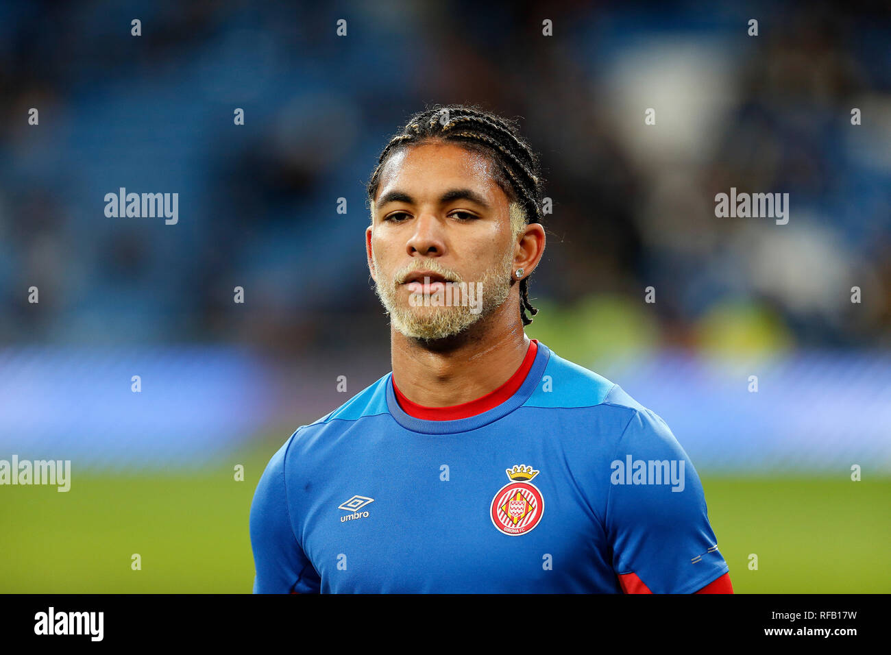 Douglas Luiz (Girona FC) vu l'échauffement avant la Copa del Rey de ronde quart de finale match aller match entre le Real Madrid CF et Girona FC au Santiago Bernabeu à Madrid, Espagne. ( Note Finale Real Madrid CF 4:2 FC Girona ) Banque D'Images