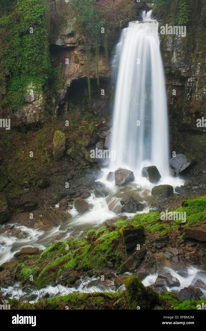 Melincourt Falls, Resolven, vallée de Neath, West Glamorgan, Pays de Galles Banque D'Images
