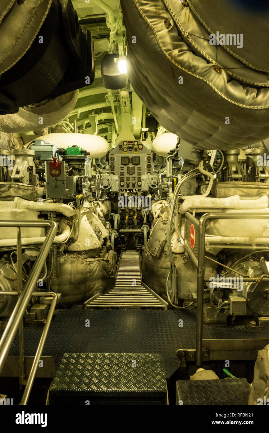 Les dispositifs de commande à l'intérieur du sous-marin nucléaire Le  Redoutable de la marine française dans le musée de la mer La Cité de la Mer  à Cherbourg, France Photo Stock -