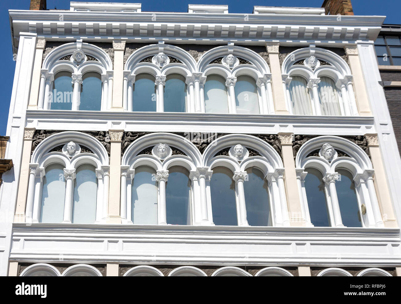 Ornate building facade, Westbourne Grove, Bayswater, Westminster, Greater London, Angleterre, Royaume-Uni Banque D'Images