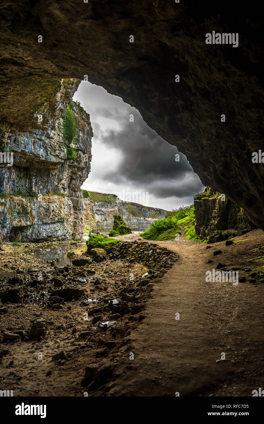 Entrée de la grotte près de Durness Smoo en Ecosse Banque D'Images