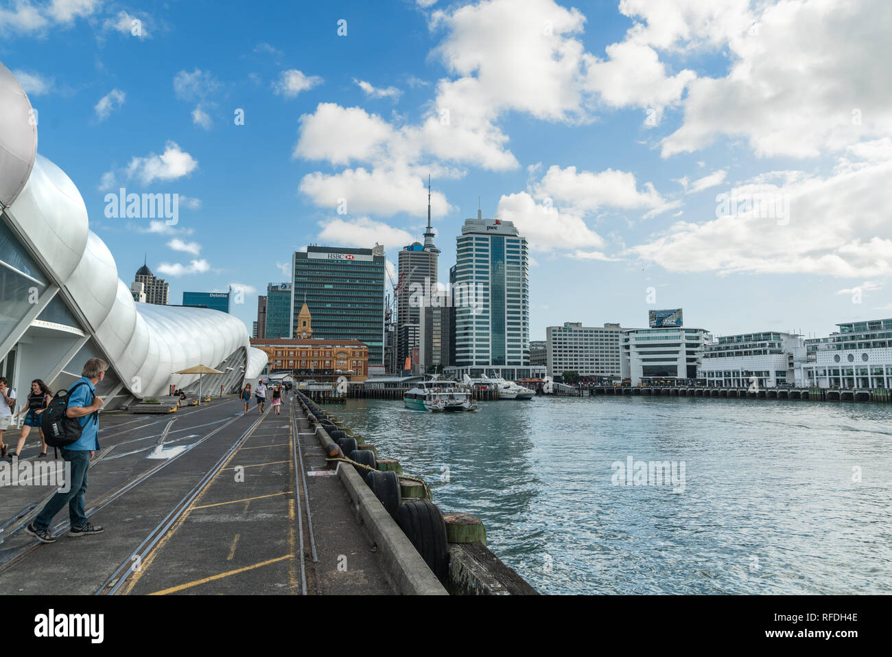 Croisière d'Auckland port terminal et sur la ville. Quai de la reine, le centre-ville de Auckland, Nouvelle-Zélande, janvier, 23, 2018 Banque D'Images