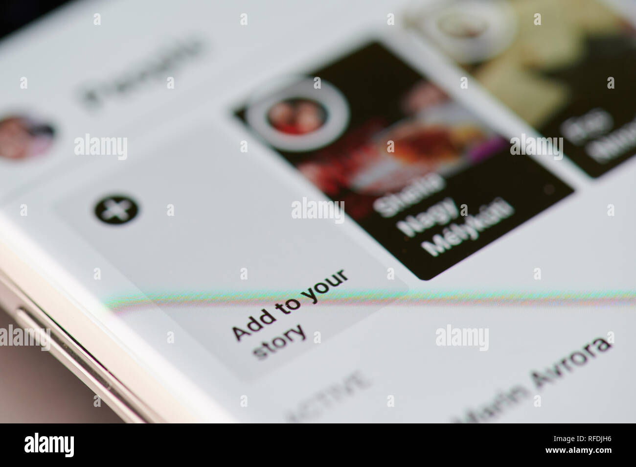 New York, USA - 24 janvier 2019 : ajouter à votre page facebook dans les histoires sur l'écran de l'appareil pixelisées vue rapprochée Banque D'Images