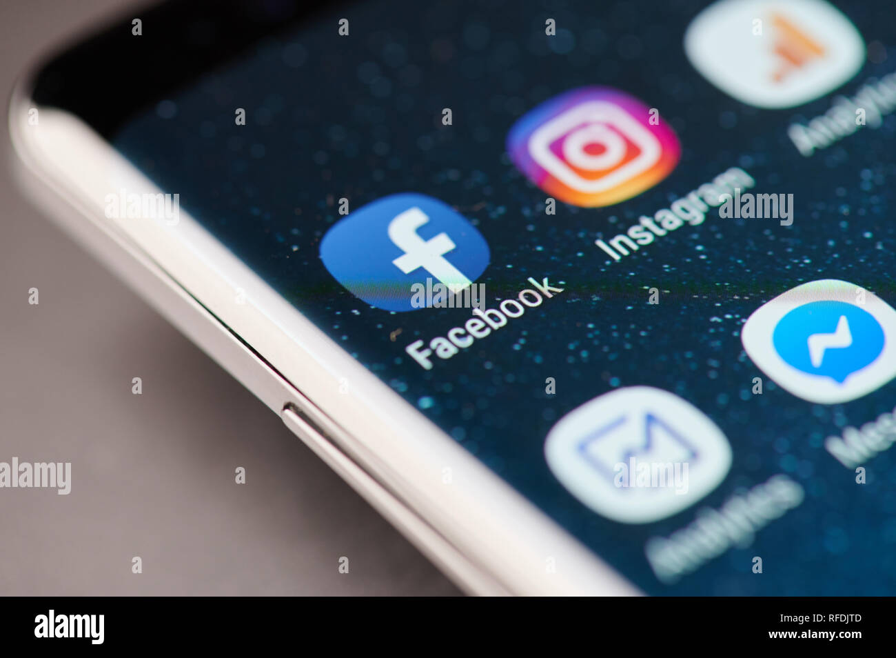 New York, USA - 24 janvier 2019 : application facebook icône sur l'écran du smartphone vue rapprochée Banque D'Images